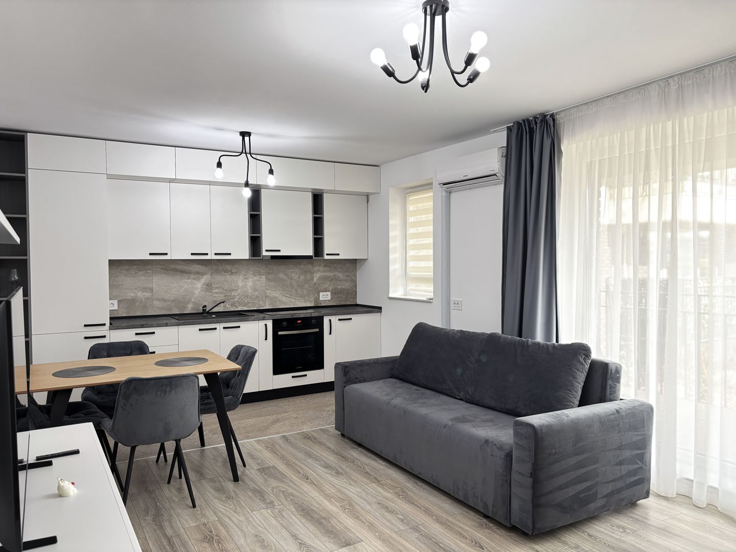 Studio Coresi Avantgarden - Kasper - Poză 1