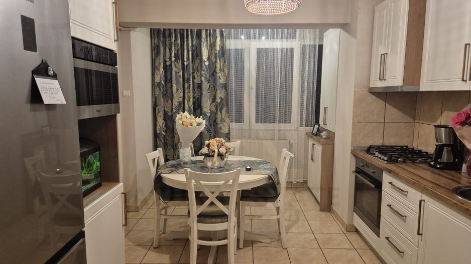 Apartament 3 camere 2 dormitoare pivnita in Vasile Aaron - Poză 1