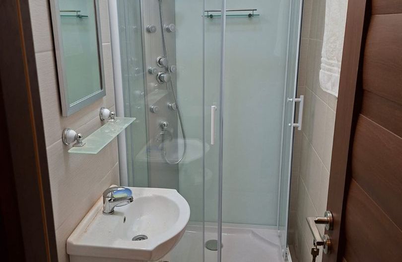 Inchiriere garsoniera vis a vis de Athenee Palace nou renovata - Poză 4