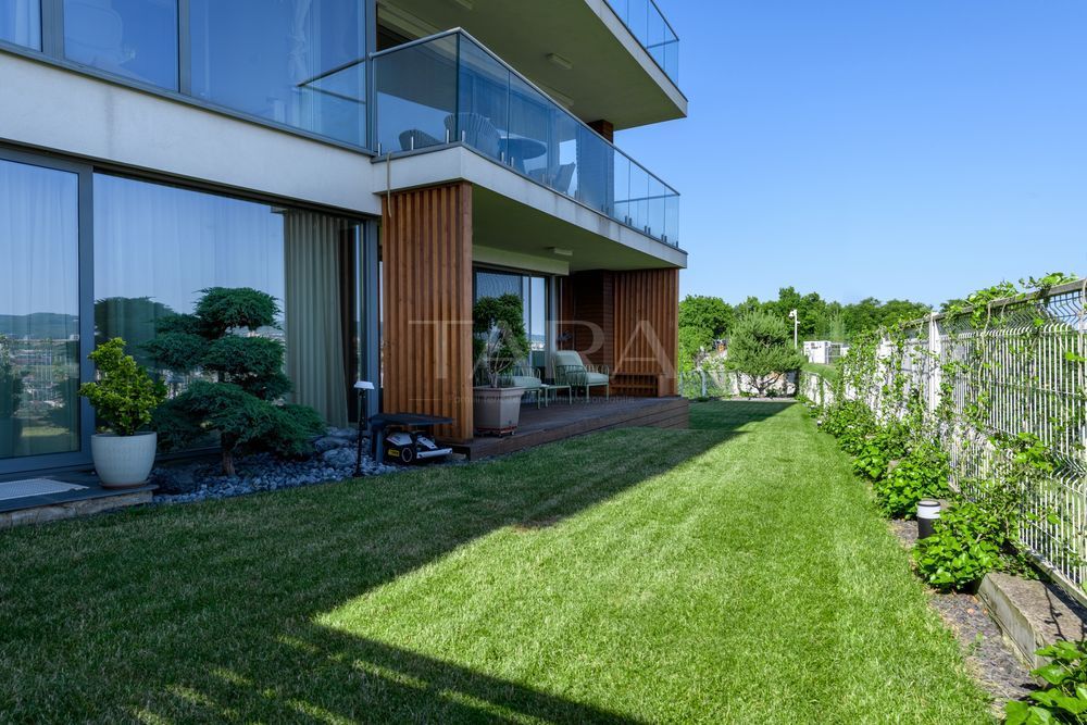 Apartament premium, grădină privată, panoramă și garaj încălzit. - Poză 1