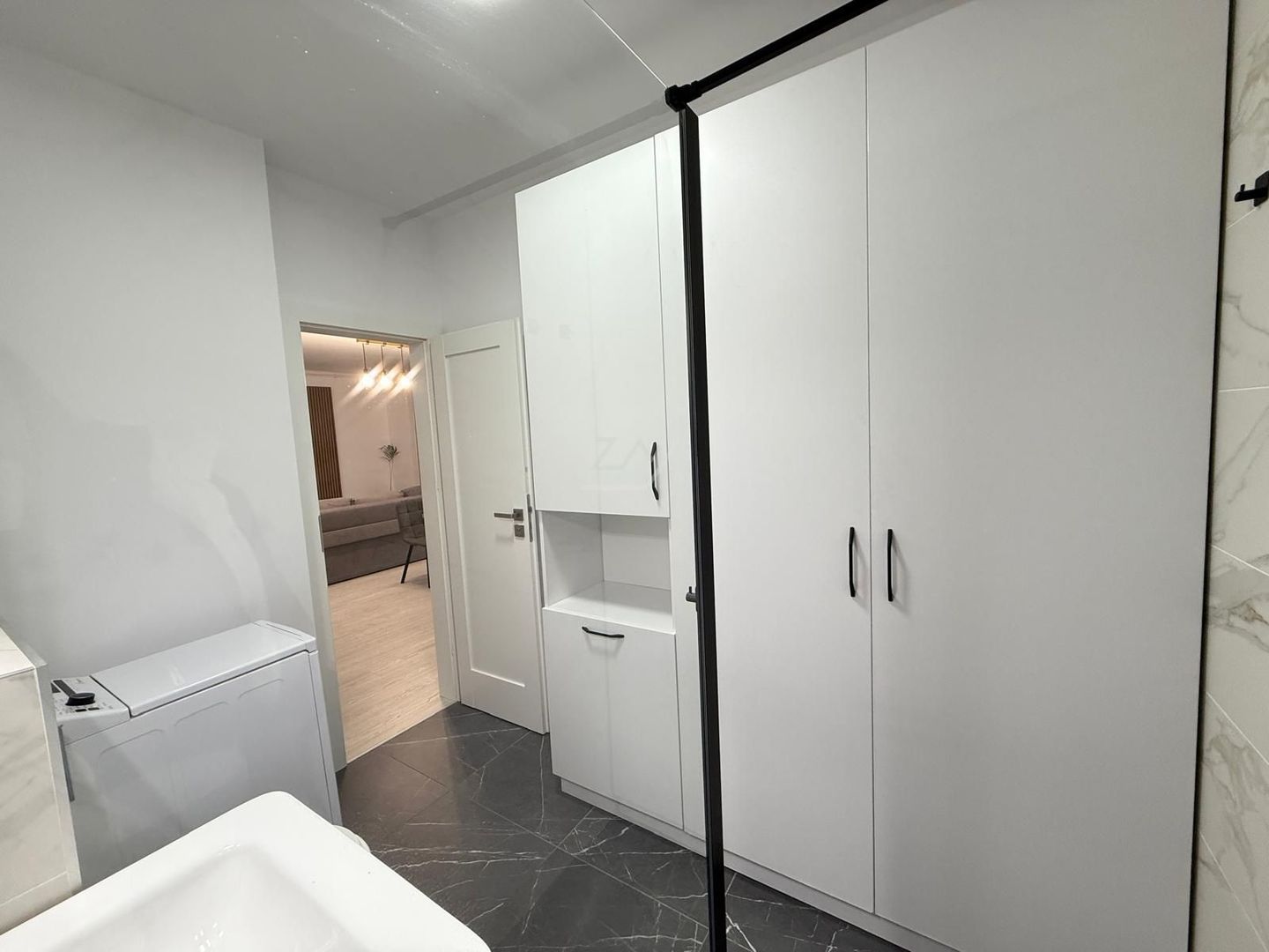 Mobilat si utilat complet. Parcare subterana. Lift. - Poză 8