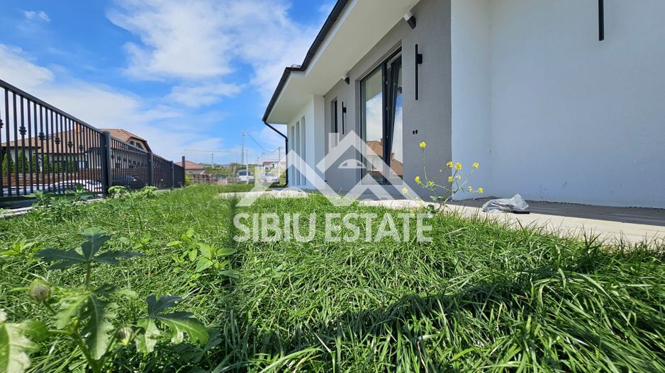 Casa pe parter, cu priveliste panoramica partial finisata - Poză 12
