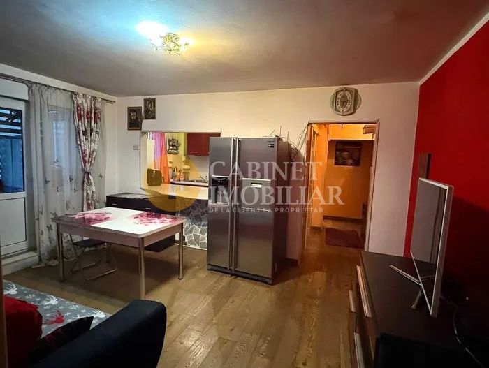4 Camere Semidecomandat - Mobilat/Utilat  - Etaj 2 - Zona Mircea Cel Bătrân - Poză 2