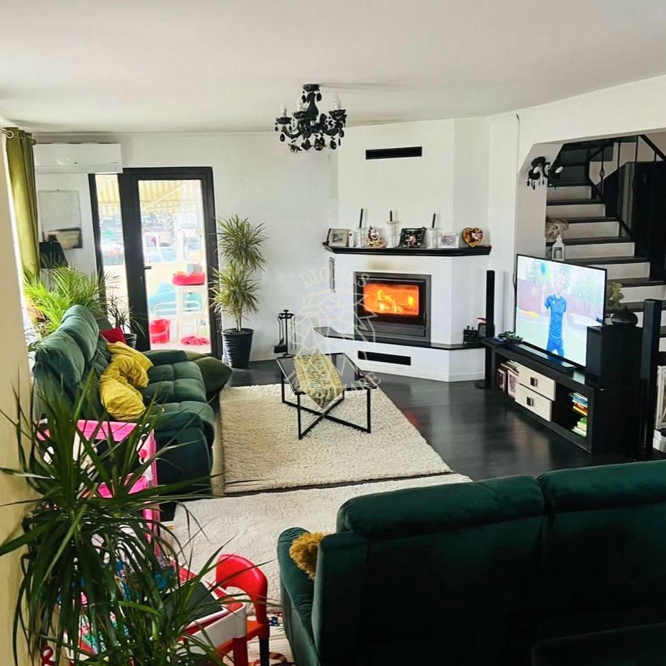 Casa 220 mp-teren 1800 mp-piscina-lac de pesti-foisor-Unirea - Poză 1