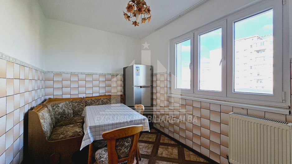 Apartament cu 4 camere de vanzare, Cetate - Poză 4
