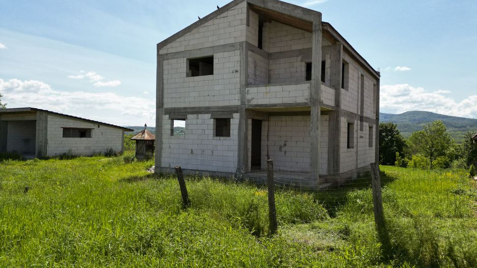 Casă la roșu din BCA de vânzare în Județul Arad - Poză 9