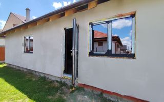 Casa parter 2 dormitoare, in Comuna Sanmartin, acces auto - VANZARE - Poză 3