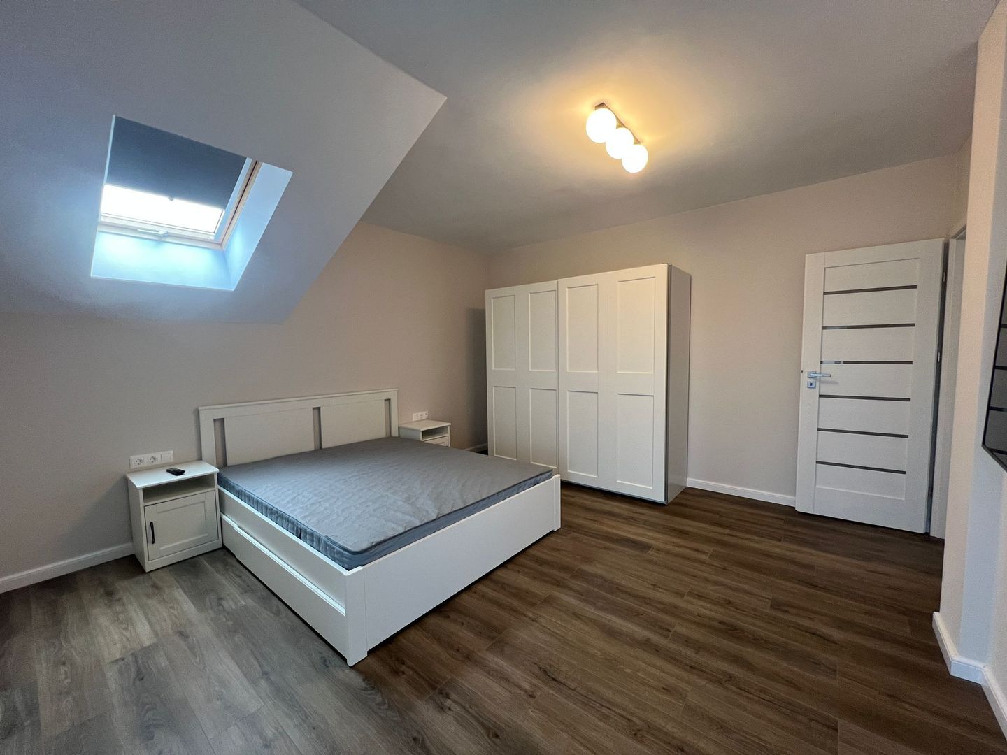 Apartament 3 camere, modern, suprafata generoasa - Poză 9