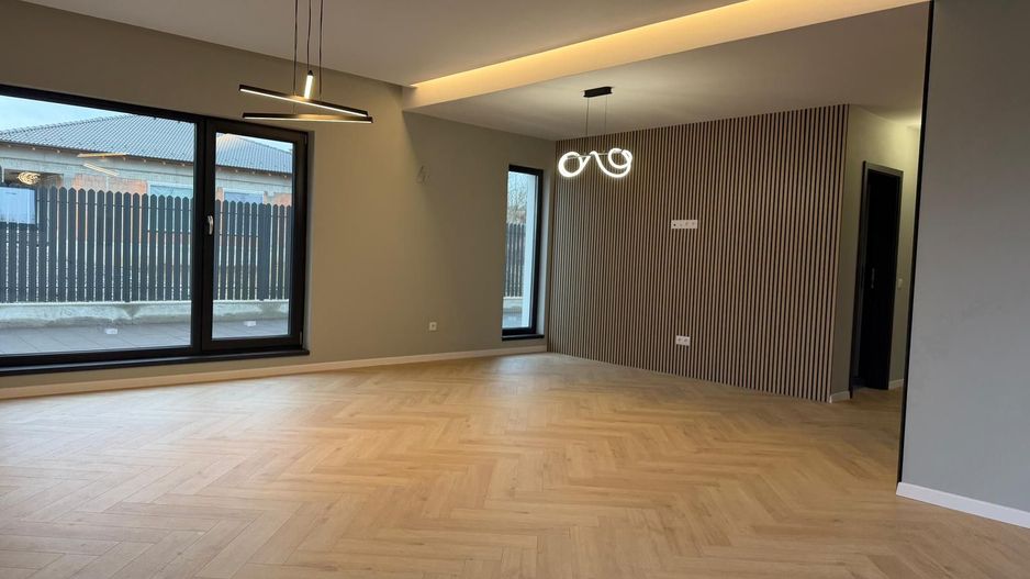 Apartament la Vila, 4 camere si gradina privata - Poză 3