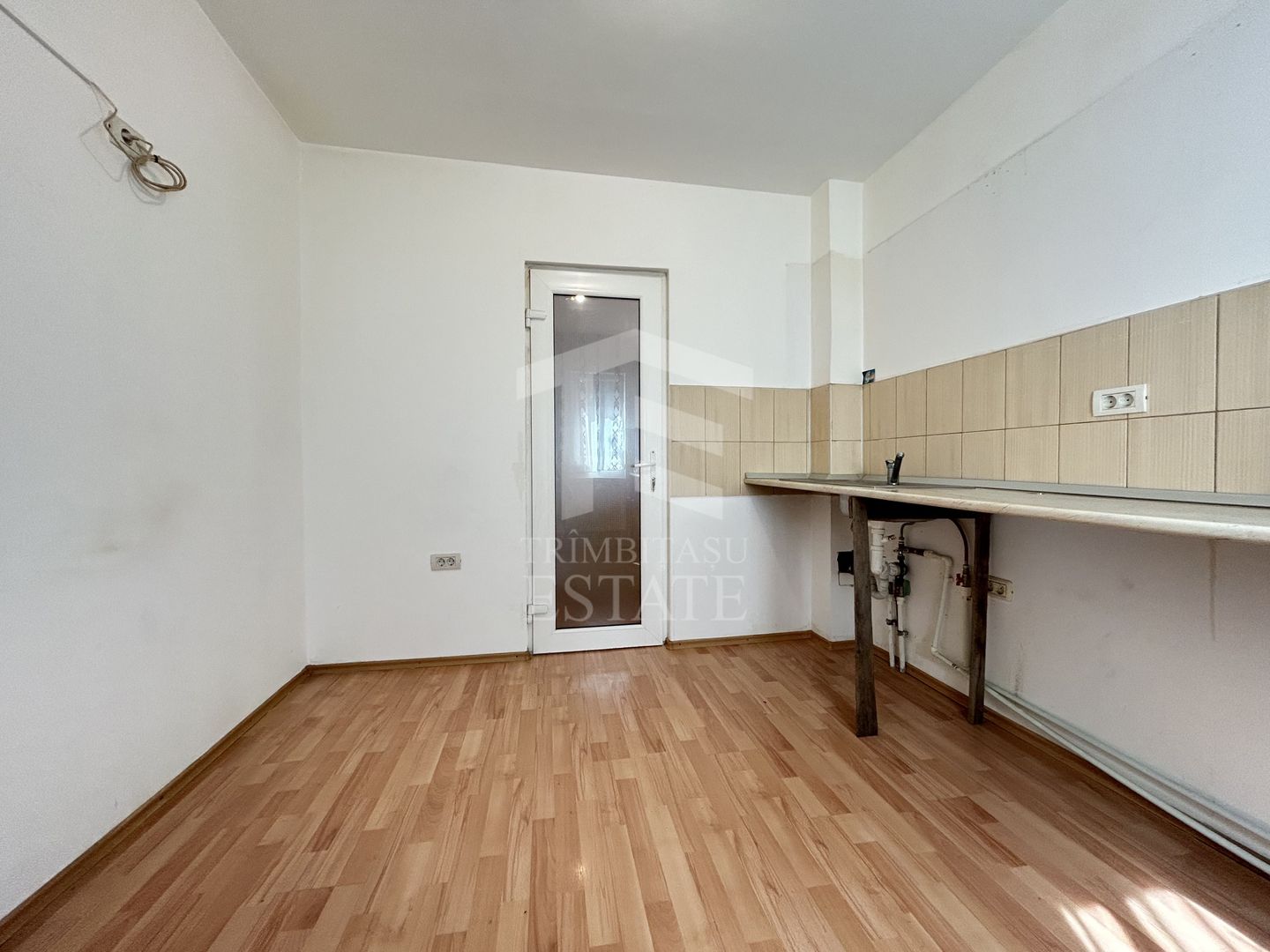 Apartament cu 2 camere de vânzare la mansardă în zona Poarta 6 - Poză 3