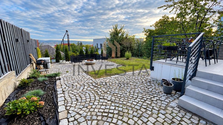 Apartament 3 camere in vila cu 150 mp curte, cartier Andrei Muresanu! - Poză 14
