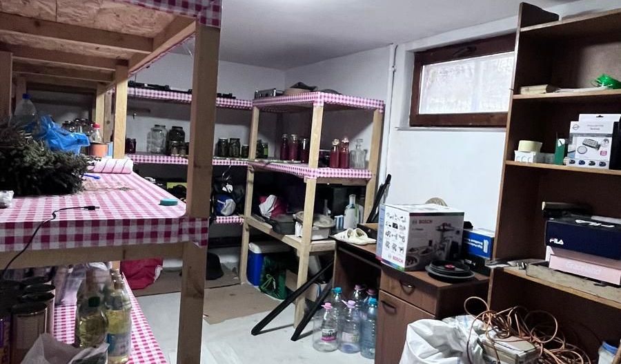 Casa de vanzare in Micesti pe 2 nivele si demisol cu garaj - Poză 12