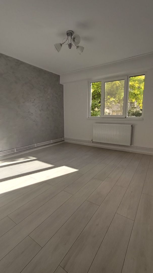 Apartament 2 camere, decomandat, renovat complet – Zona Tomis Nord - Poză 3