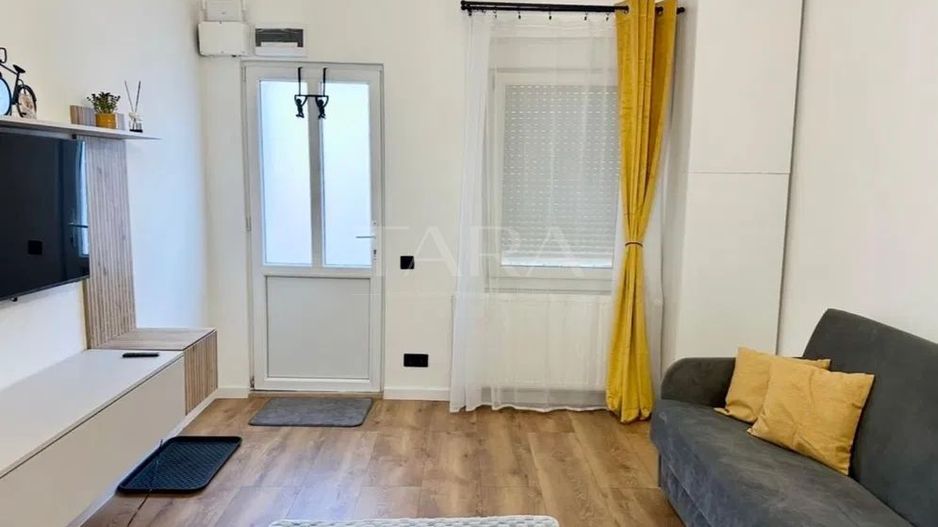 Apartament 1 camera ultracentral– renovat, într-o curte privată. - Poză 1