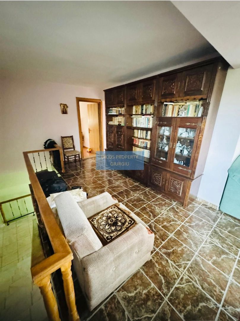 De vânzare – casă situată pe strada Nicolae Iorga - Poză 12