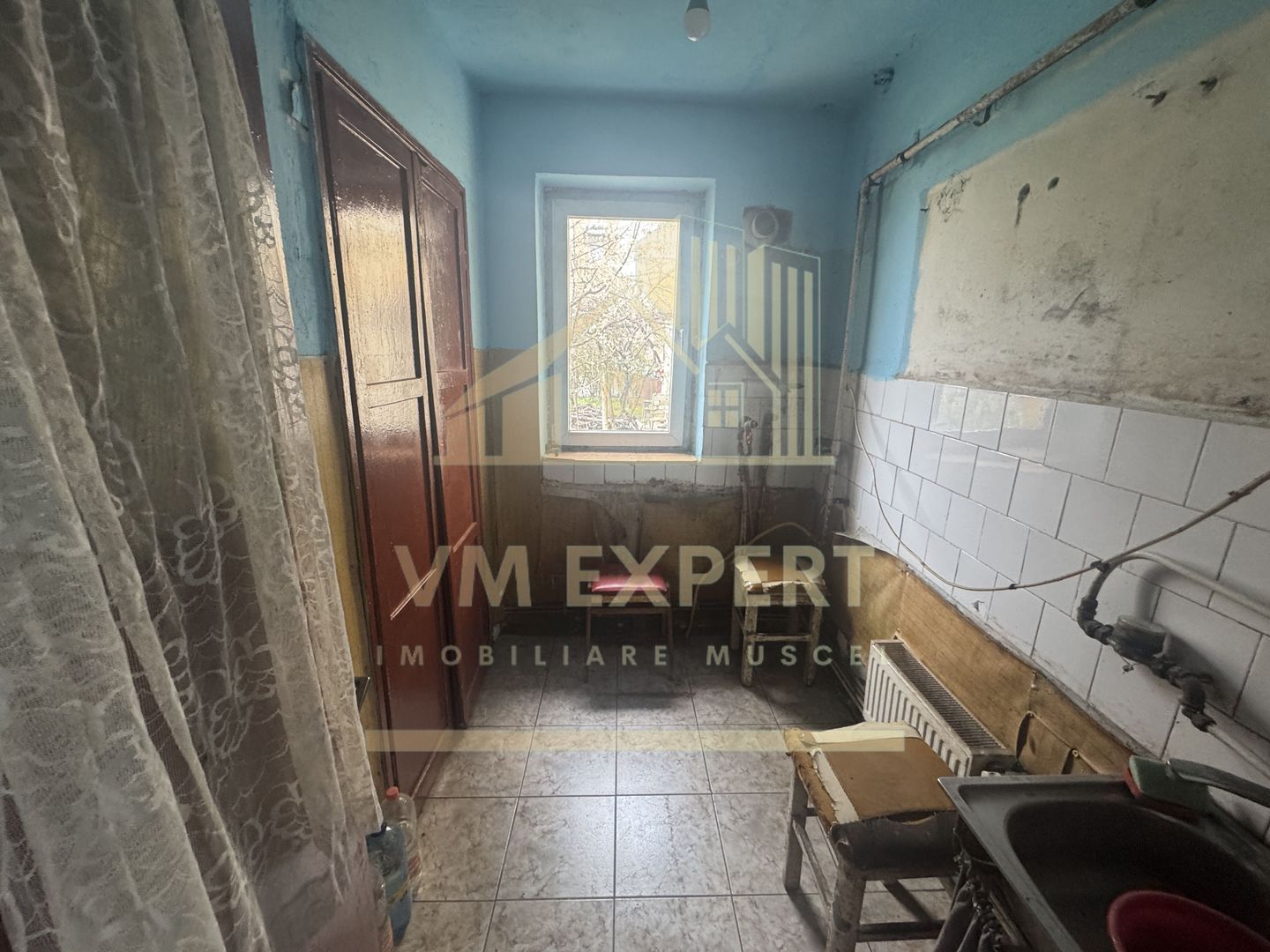 APARTAMENT 3 CAMERE PARTER CAMPULUNG - Poză 5
