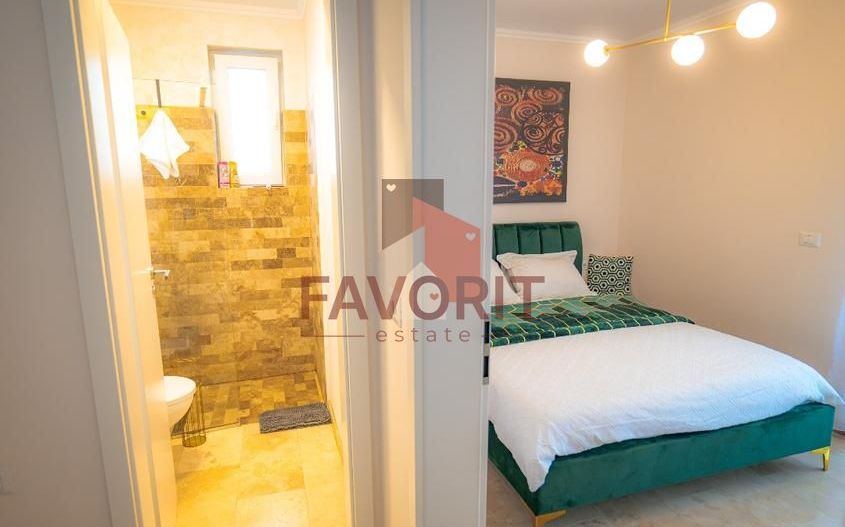 VAND 1/2 CLADIRE CU 6 APARTAMENTE - Poză 5