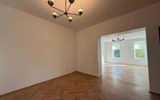 Vilă elegant renovata pentru business de prestigiu - Poză 3