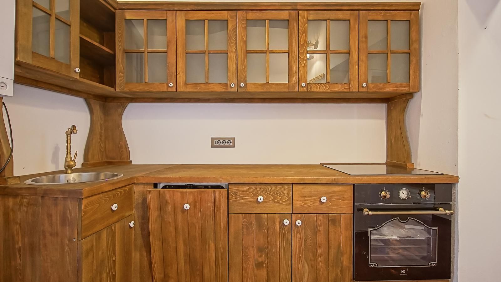 Casa de vanzare in centrul Brasovului - curte privata si pivnita - Poză 8