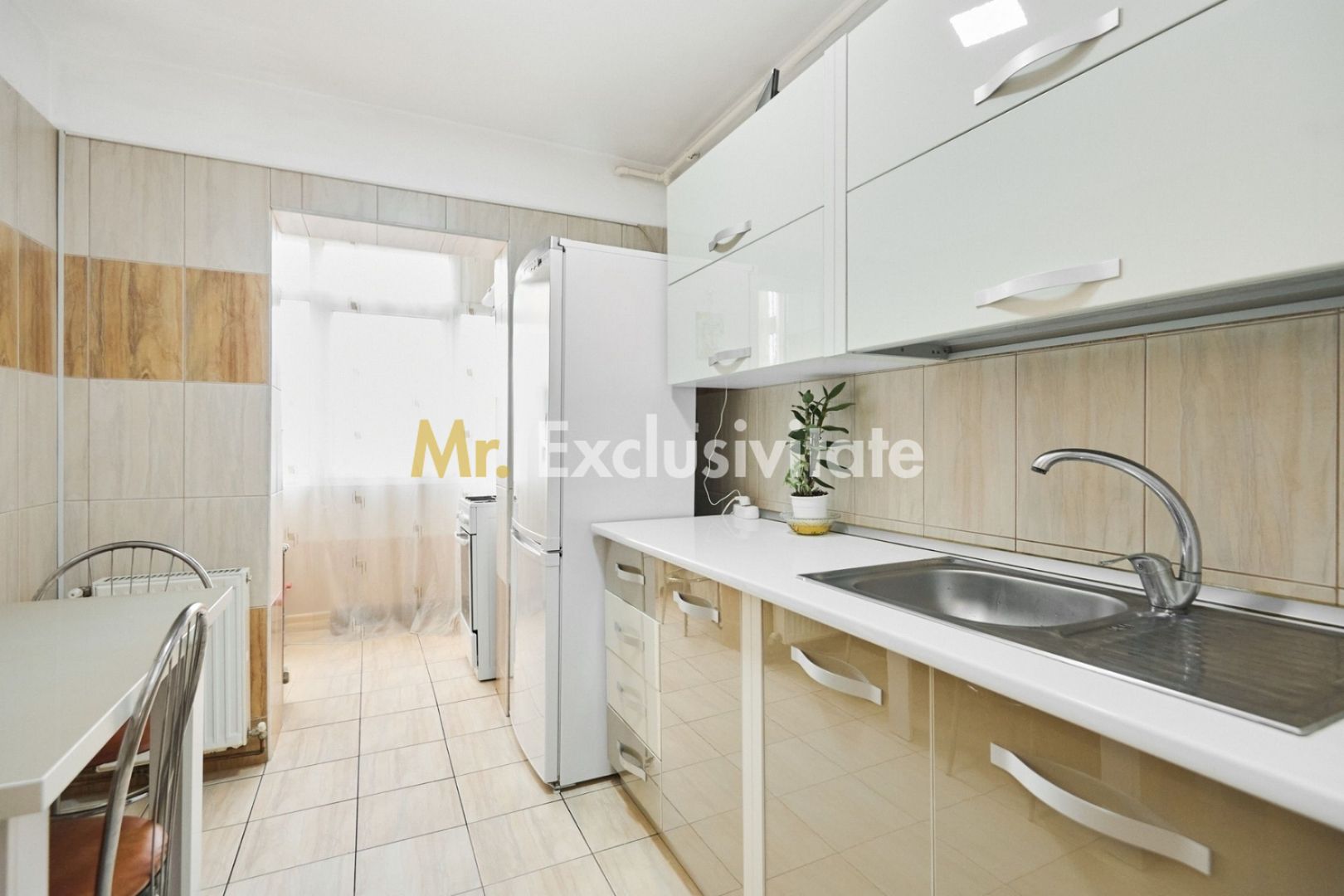 Apartament Mioveni , etajul 2 , decomandat ! - Poză 5