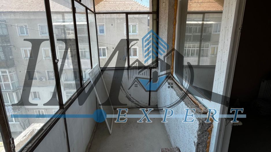 Apartament semi renovat de vânzare in Sebeș - Poză 9