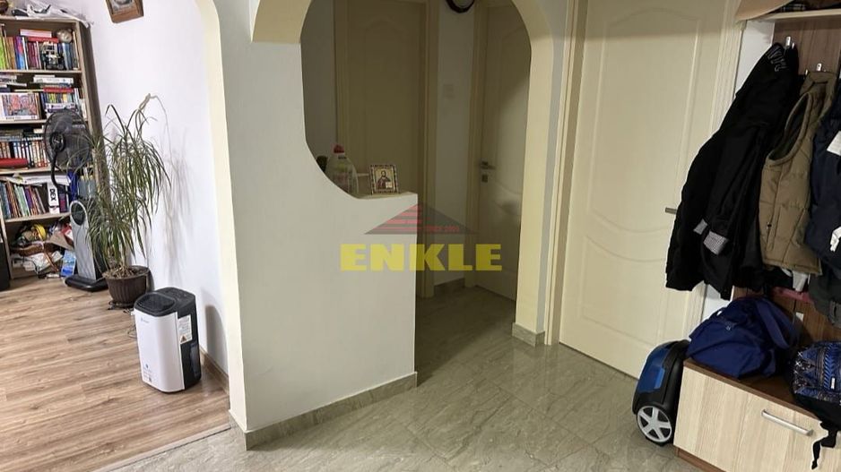 De vanzare apartament cu 3 camere, zona Mall. - Poză 4