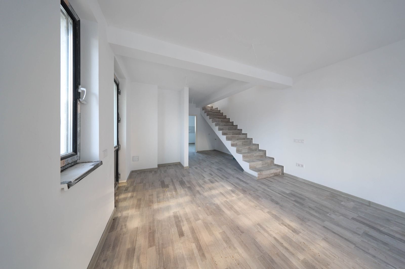 Casă Tip Duplex de Vânzare în Sânpetru | La Poalele Dealului Lempes - Poză 13