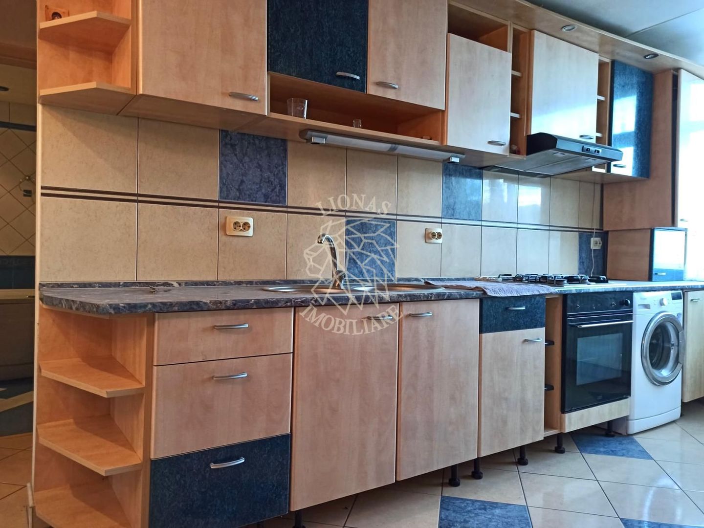 Apartament cu mansarda 4 camere 100 mp-dressing-mobilat-Imparat Traian - Poză 2