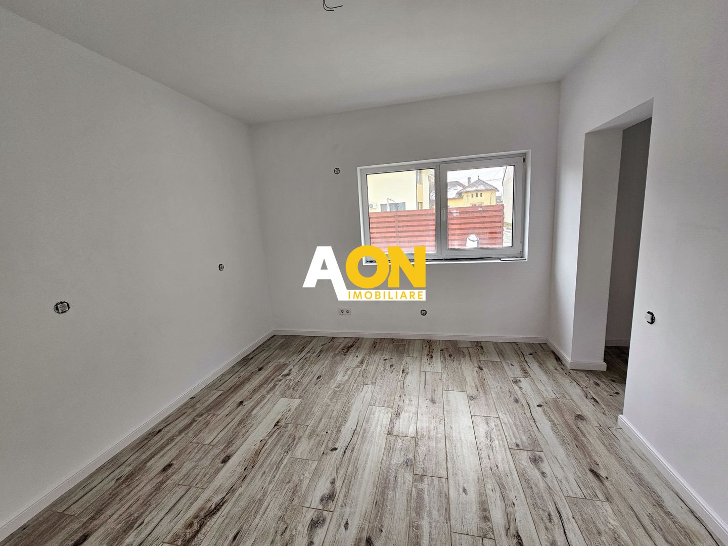 1/2 Duplex finisat 90%, 4 camere, 317 mp teren, zona Centru - Poză 5