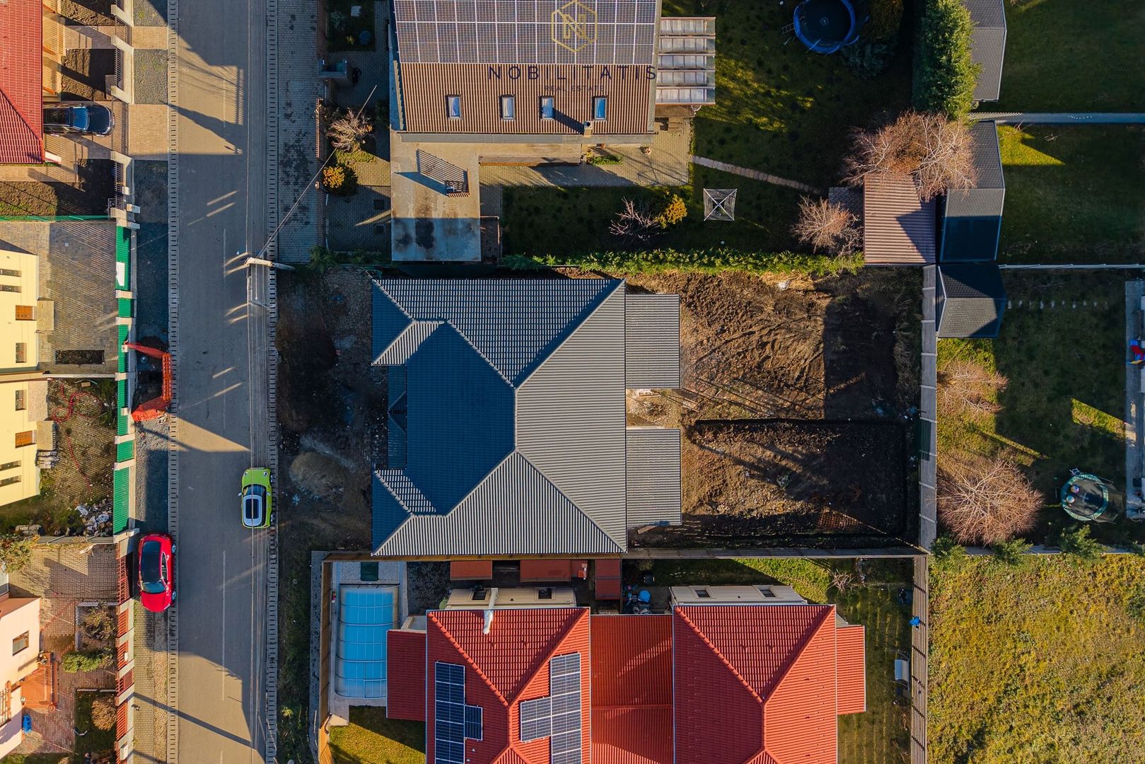 Duplex nou deosebit - despartit prin camera tehnica | Curte amenajata - Poză 13