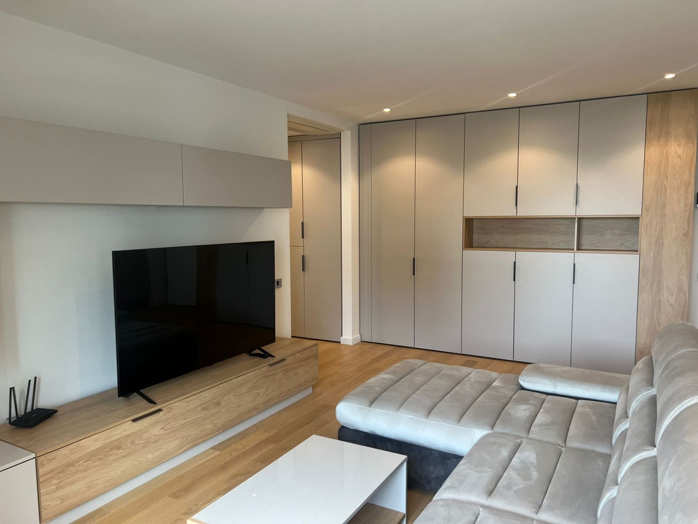 Apartament de inchiriat cu 2 camere Aviatiei Tower - Poză 4