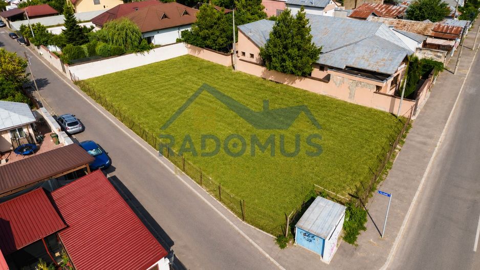 Teren intravilan 1.005 mp | Dublu front stradal | Str. Lupeni - Poză 1