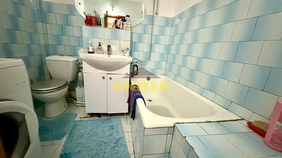 Apartament spațios de vânzare – Zona Școala 16 - Poză 8