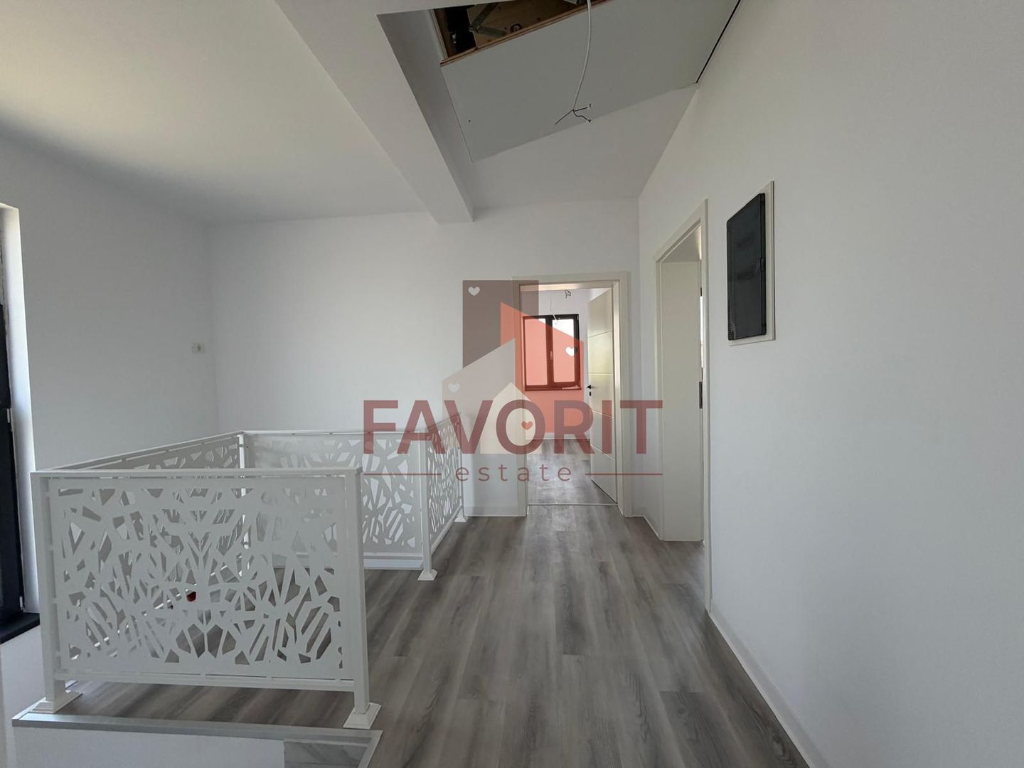 Duplex despartit | 5 camere | Garaj | Finisaje premium | 3 bai |Asfalt - Poză 8