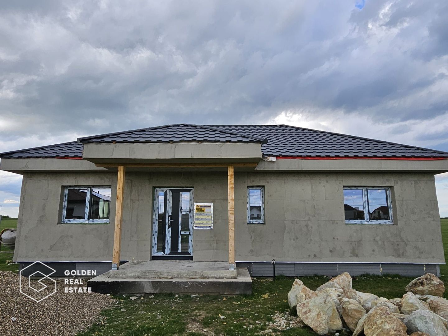 Casa cu teren de 500 mp, sat Mandruloc - Poză 1