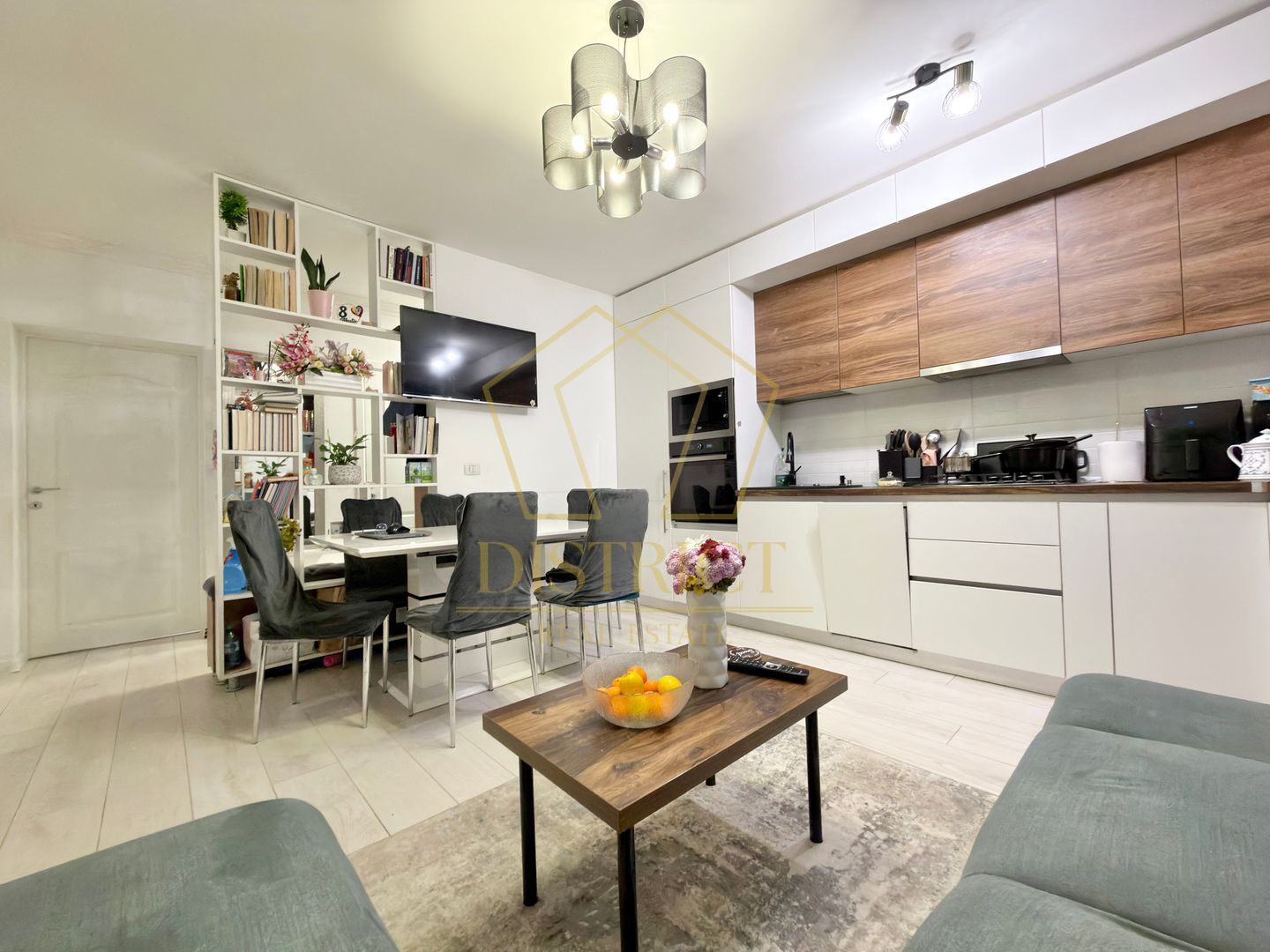 Apartament cu 3 camere, dressing si debara mobilat la etaj intermediar in Giroc. - Poză 1