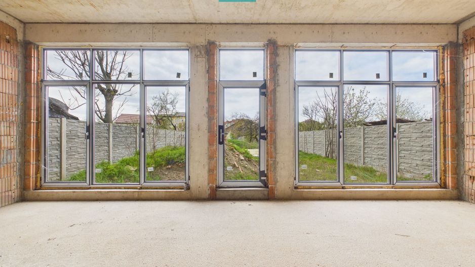 Casă la roșu cu piscină-Pârneava-767 mp teren - Poză 3