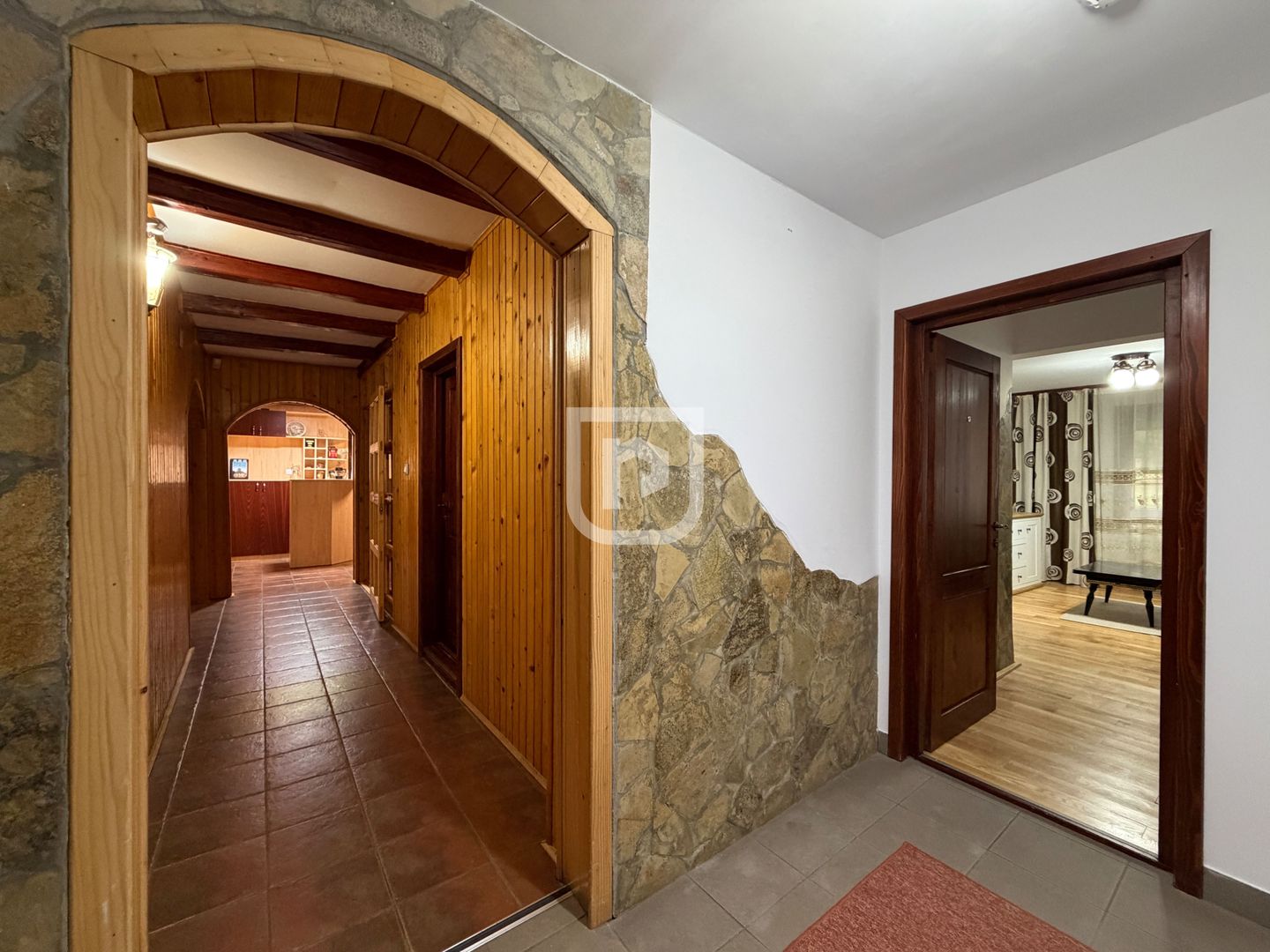 Casa / Pensiune 5 dormitoare Manastirea Humorului - Poză 8