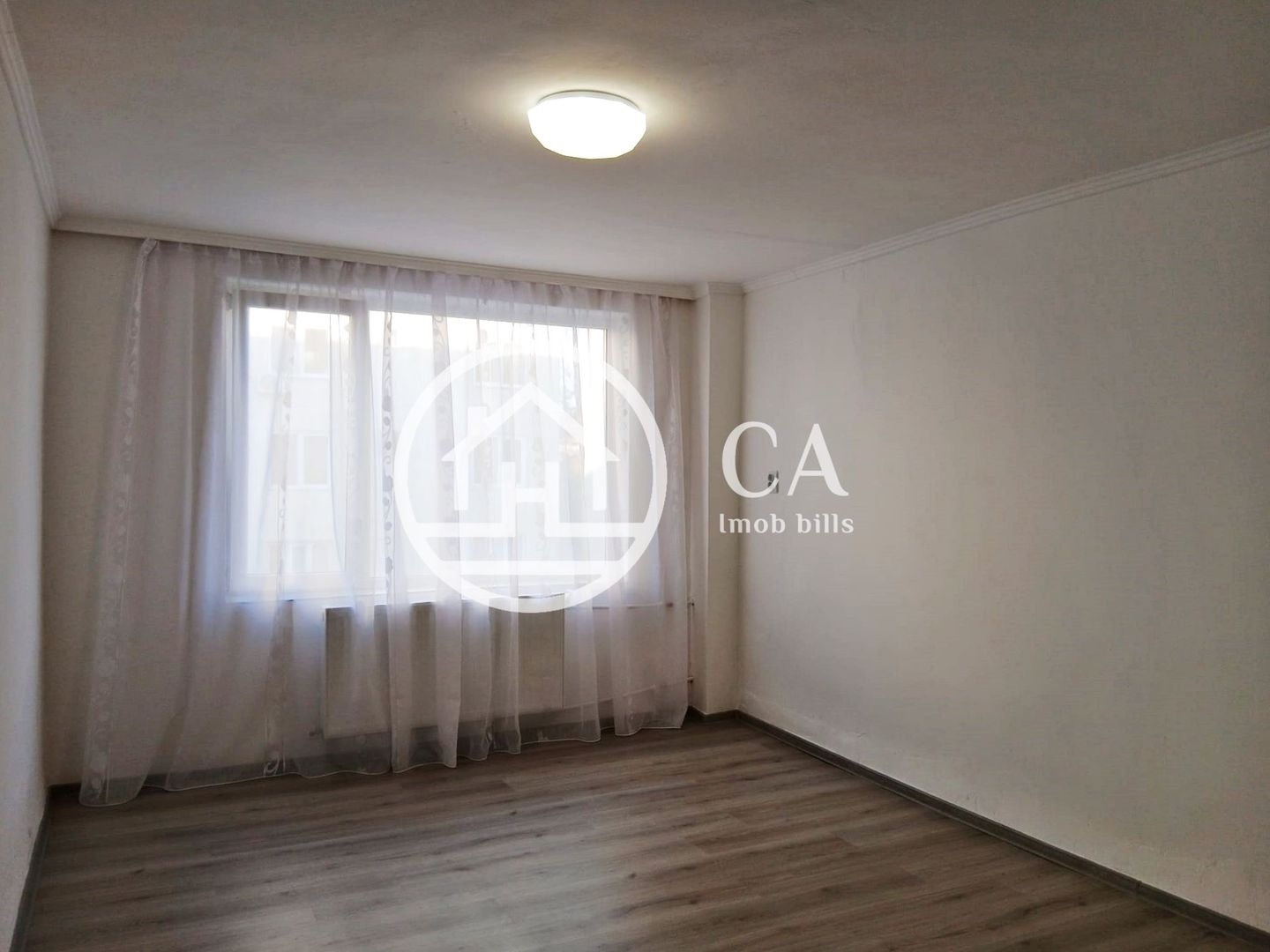 Apartament cu o camera de vanzare in zona Rogerius, Oradea - Poză 1