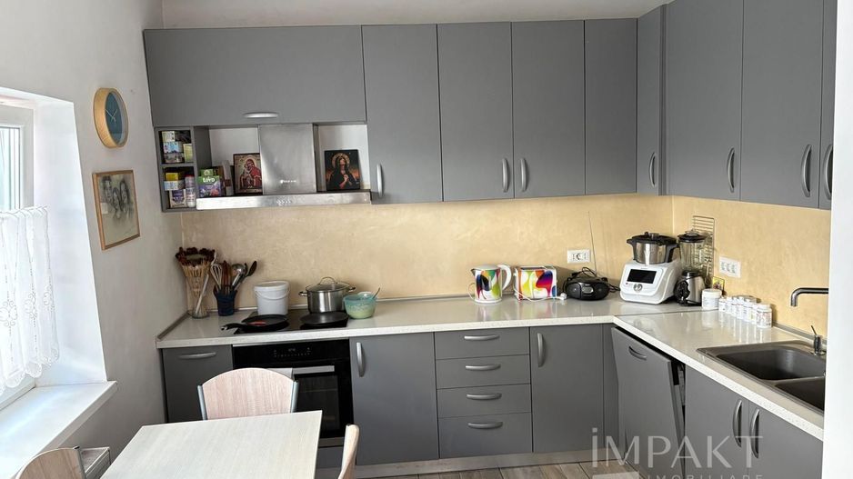 Casa frumoasa de vanzare la curte comuna, zona Centrala! - Poză 3