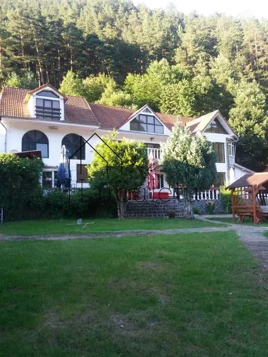 Pensiune de vânzare | 400 MPU | 10 Camere | Rasinari - Curmatura - Poză 4