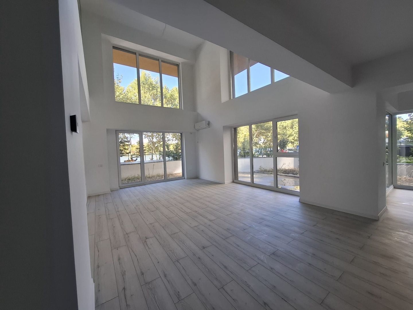 4 camere Bloc Nou Rezidential Birouri L330 GranVia Lake View - Poză 4