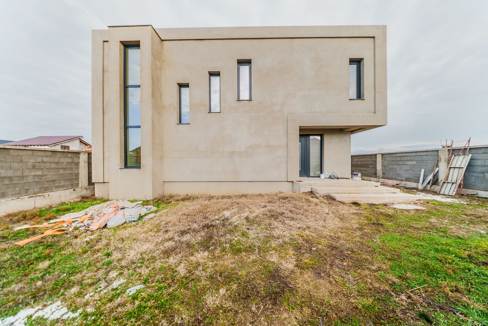 Vila noua la gri, design deosebit, 4 camere, Fantanele - Poză 1