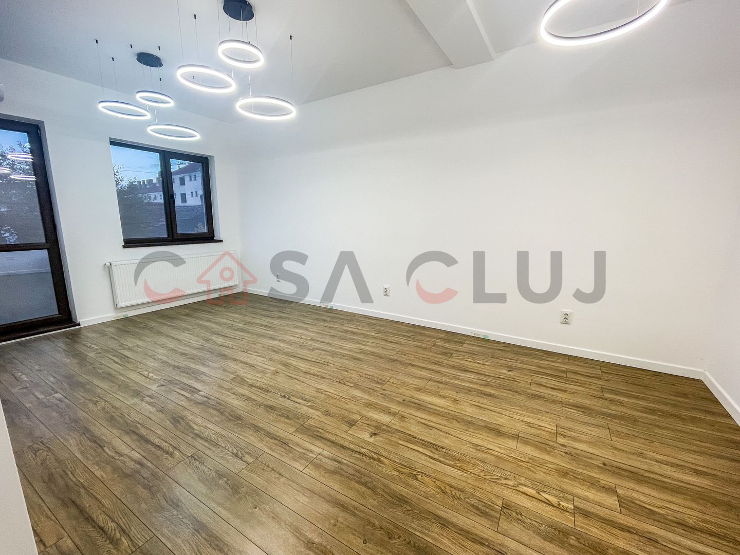 Ideal pentru birou notarial sau de avocatura - apartament vis-a-vis de Tribunal - Poză 1