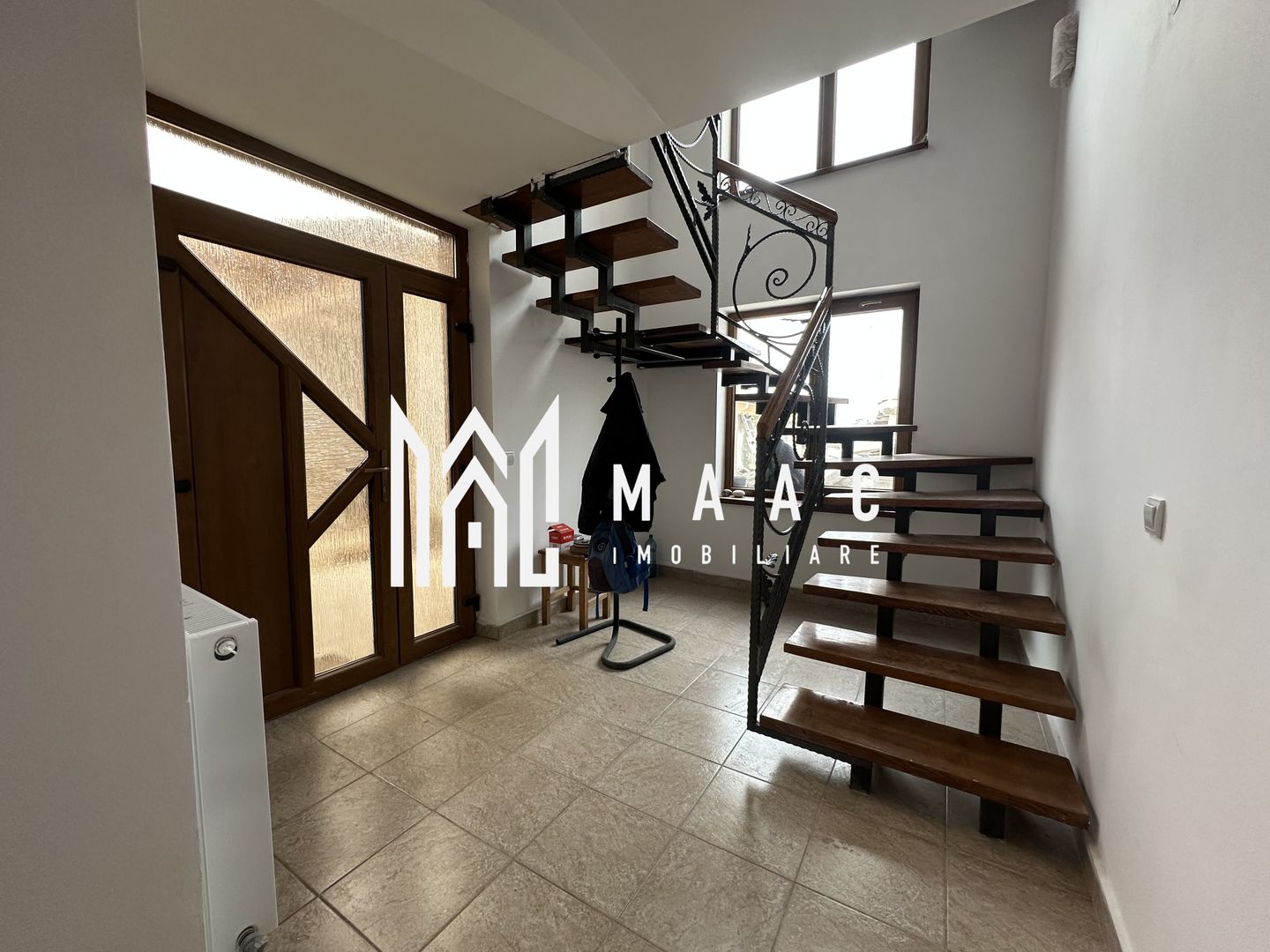 Casă tip duplex | 200 mp utili | 3 niveluri | Zona Trei Stejari - Poză 1