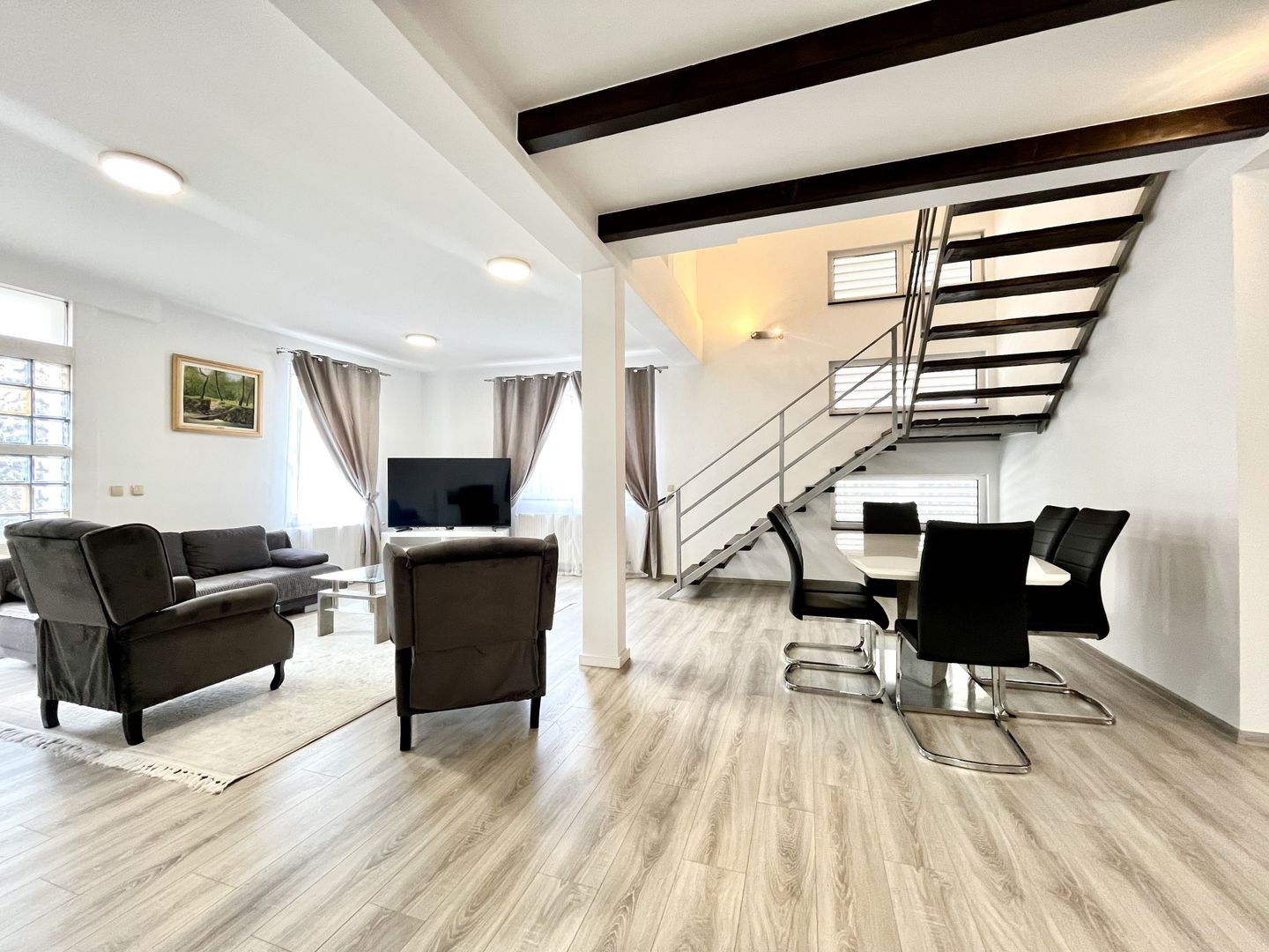 Casă luminoasă cu curte și garaj, perfectă pentru familie | Braytim - Poză 5