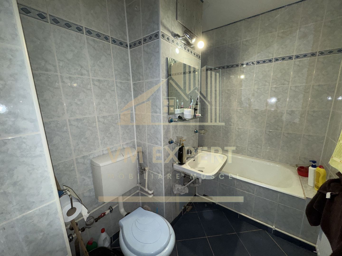 APARTAMENT 2 CAMERE ETAJ 2 CAMPULUNG VIȘOI - Poză 9