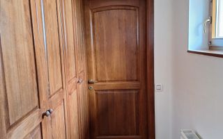 Casa deosebită în Europa – stil clasic, terase și grădină amenajata - Poză 6