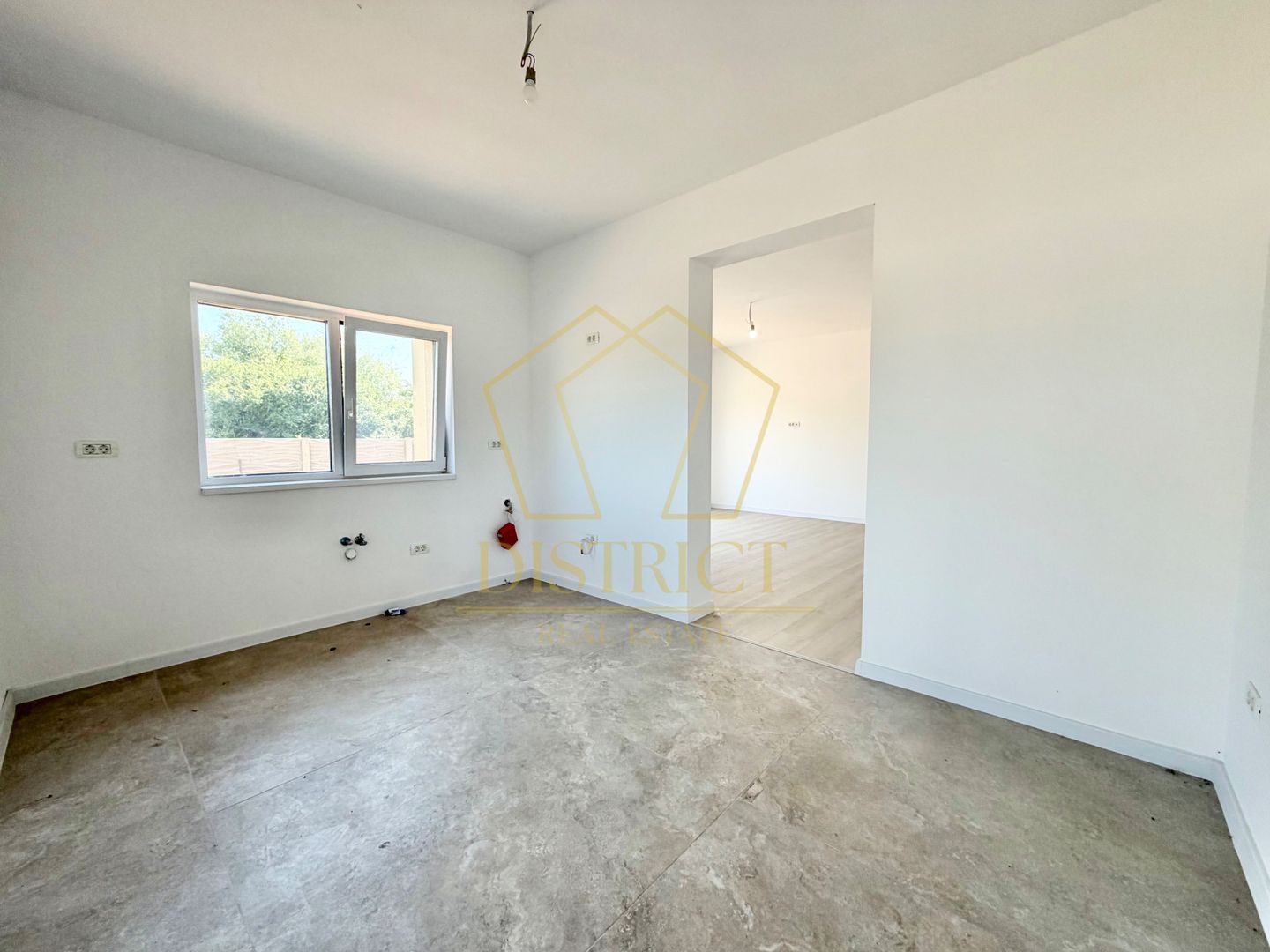 Duplex cu 5 camere si 2 bai, 470 mp teren si 115 mp utili in Ghiroda. - Poză 4
