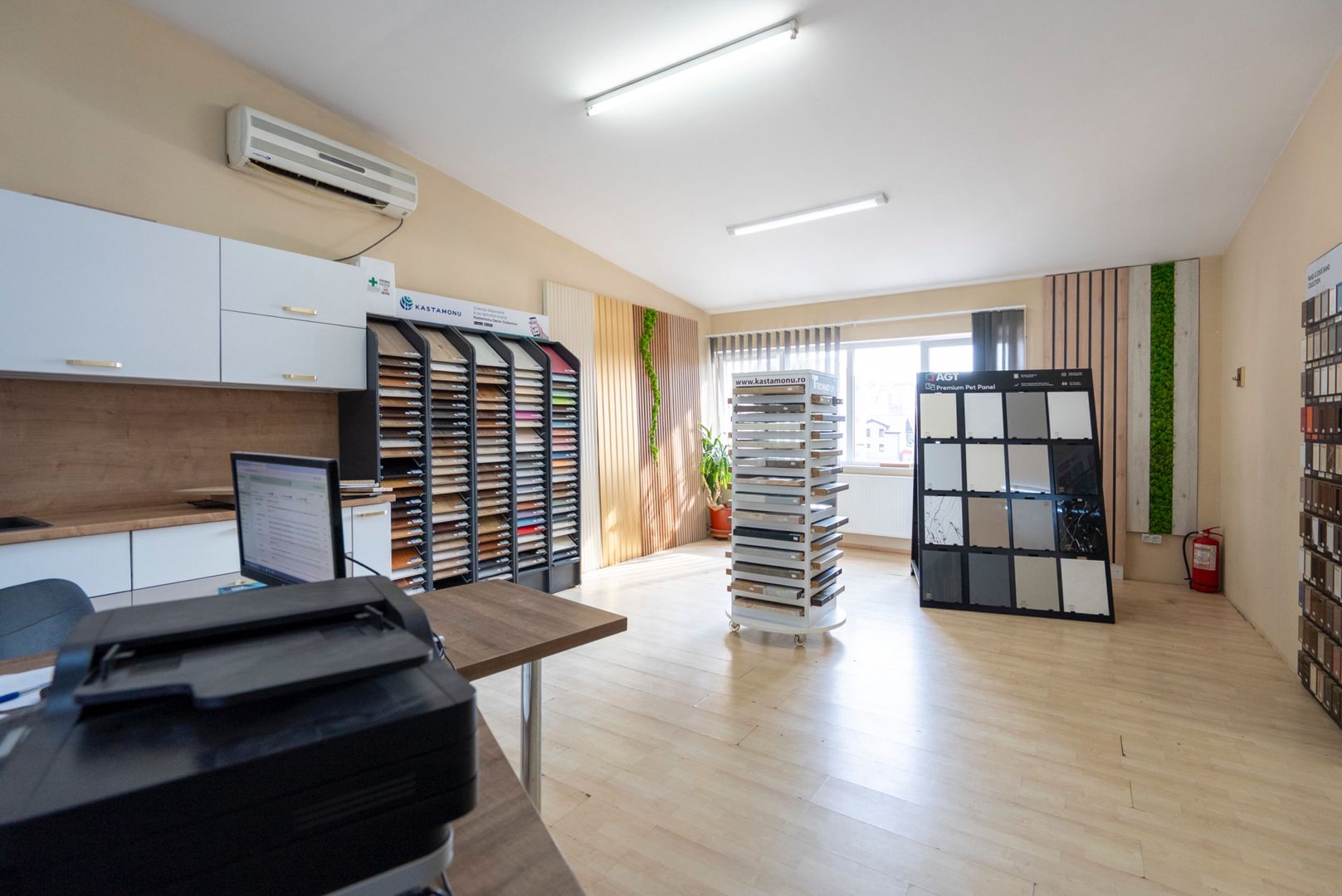 Spatiu Comercial, cu depozit, locuri de parcare, Iosia - Poză 3